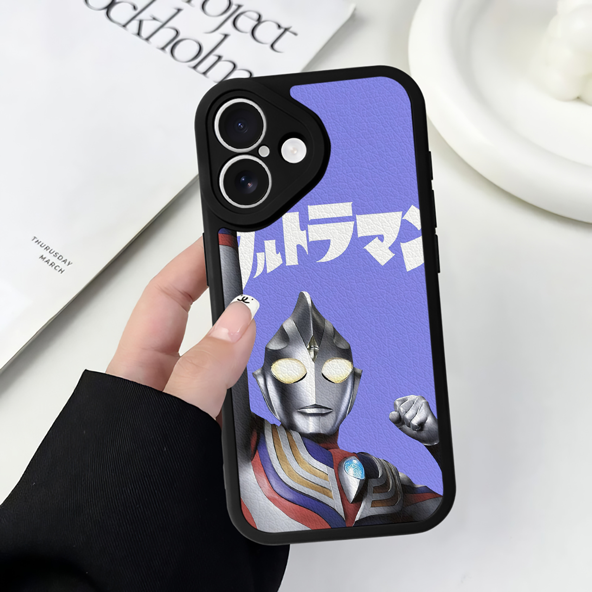 （画像用） ウルトラマン Ultraman 【iPhone 16シリーズ対応】シリコンスマホケース（レザー調） 材質：シリコン